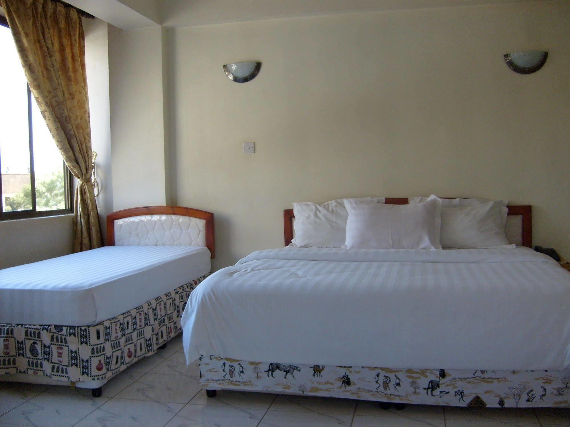 Panama Inn Moshi Extérieur photo